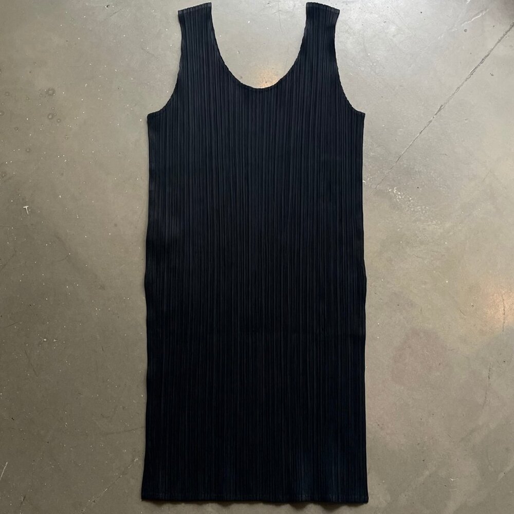 Black Issey Miyake “Pleats Please” sexy scoop neck tank top